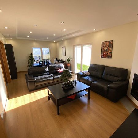 Zion Guest House Almada Bagian luar foto