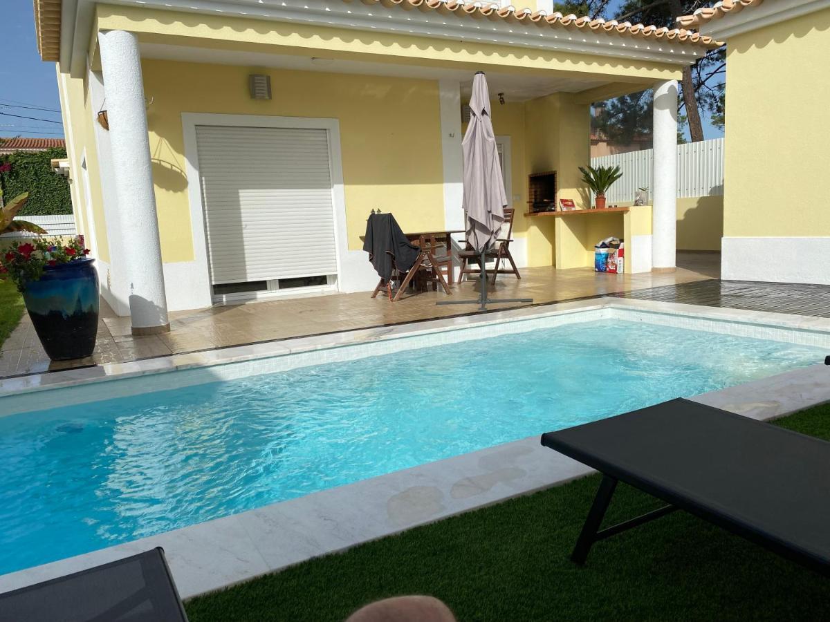 Zion Guest House Almada Bagian luar foto