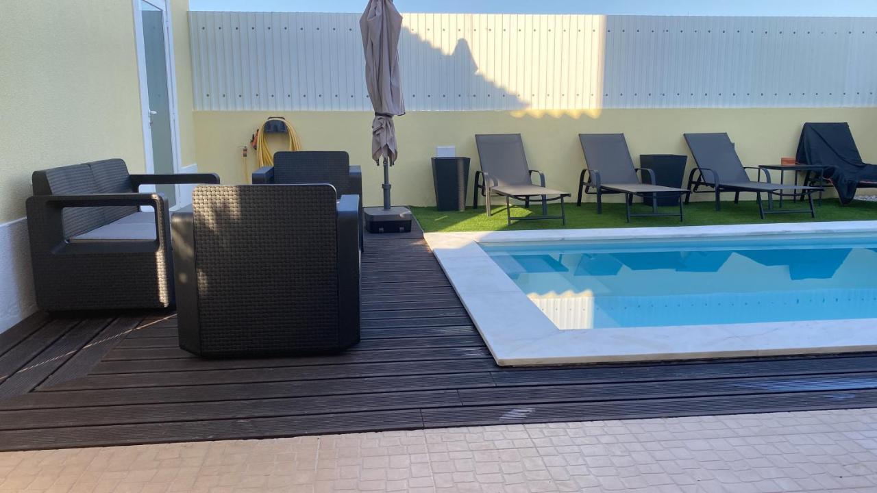 Zion Guest House Almada Bagian luar foto
