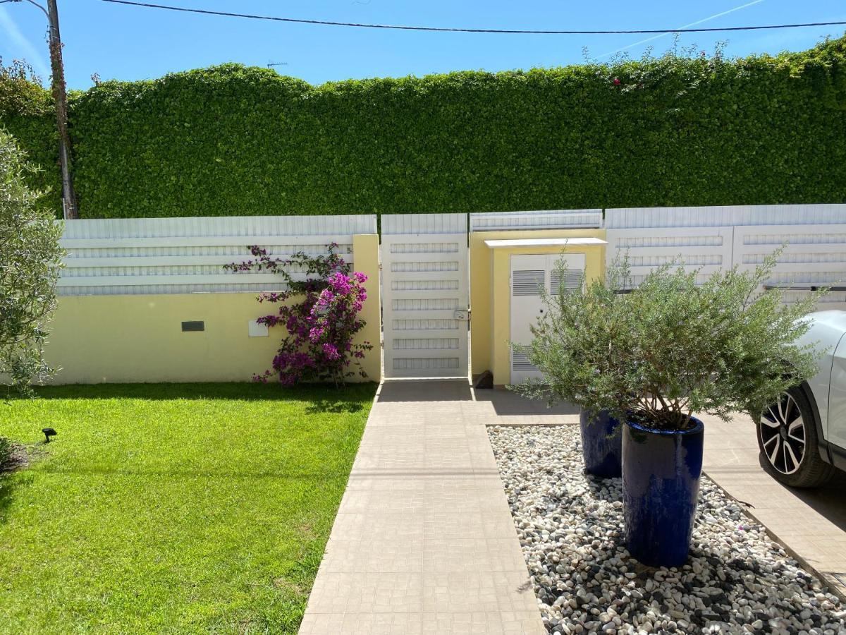 Zion Guest House Almada Bagian luar foto