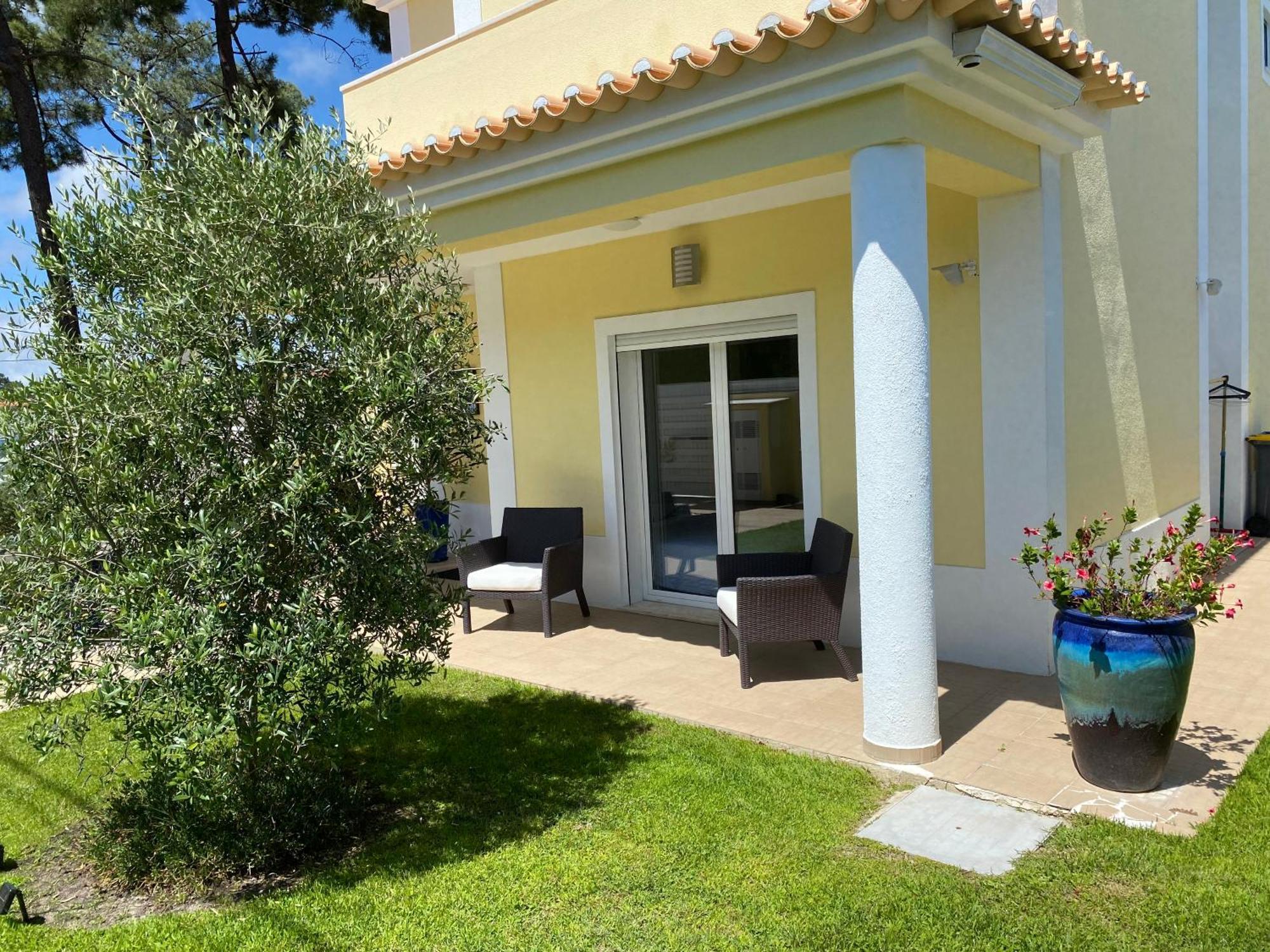 Zion Guest House Almada Bagian luar foto